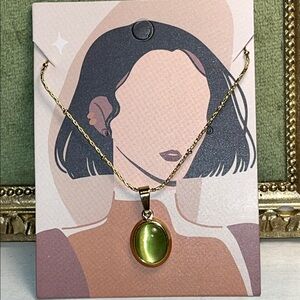 Elegant gold necklace